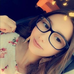 Meet your Posher, Leah